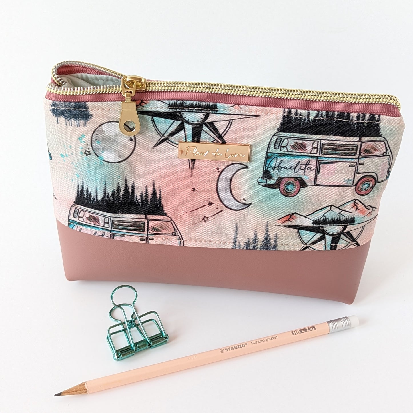 Coffre à crayons 2.0 : Camping Abuelita