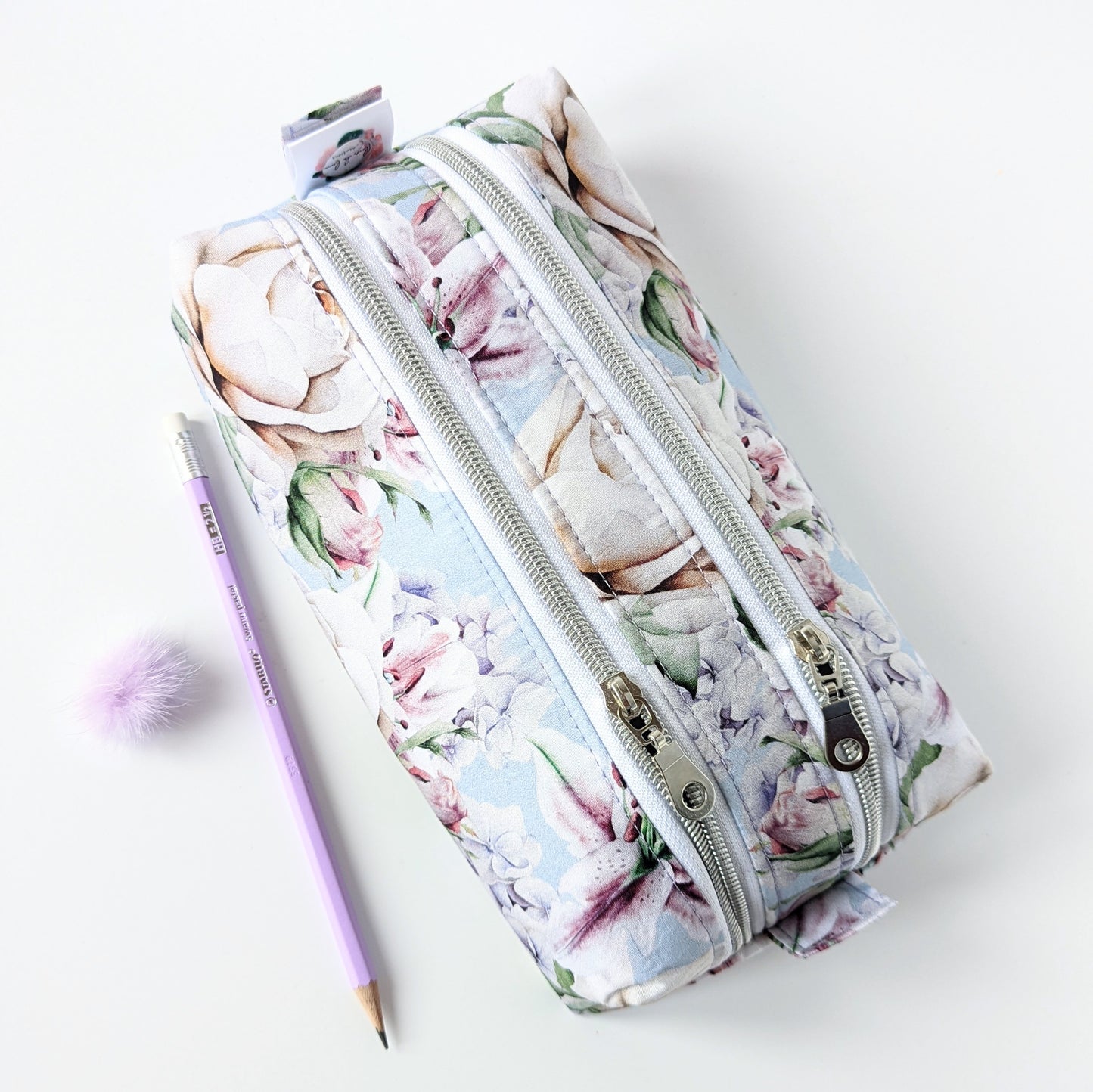 Coffre à crayons : Lys & roses